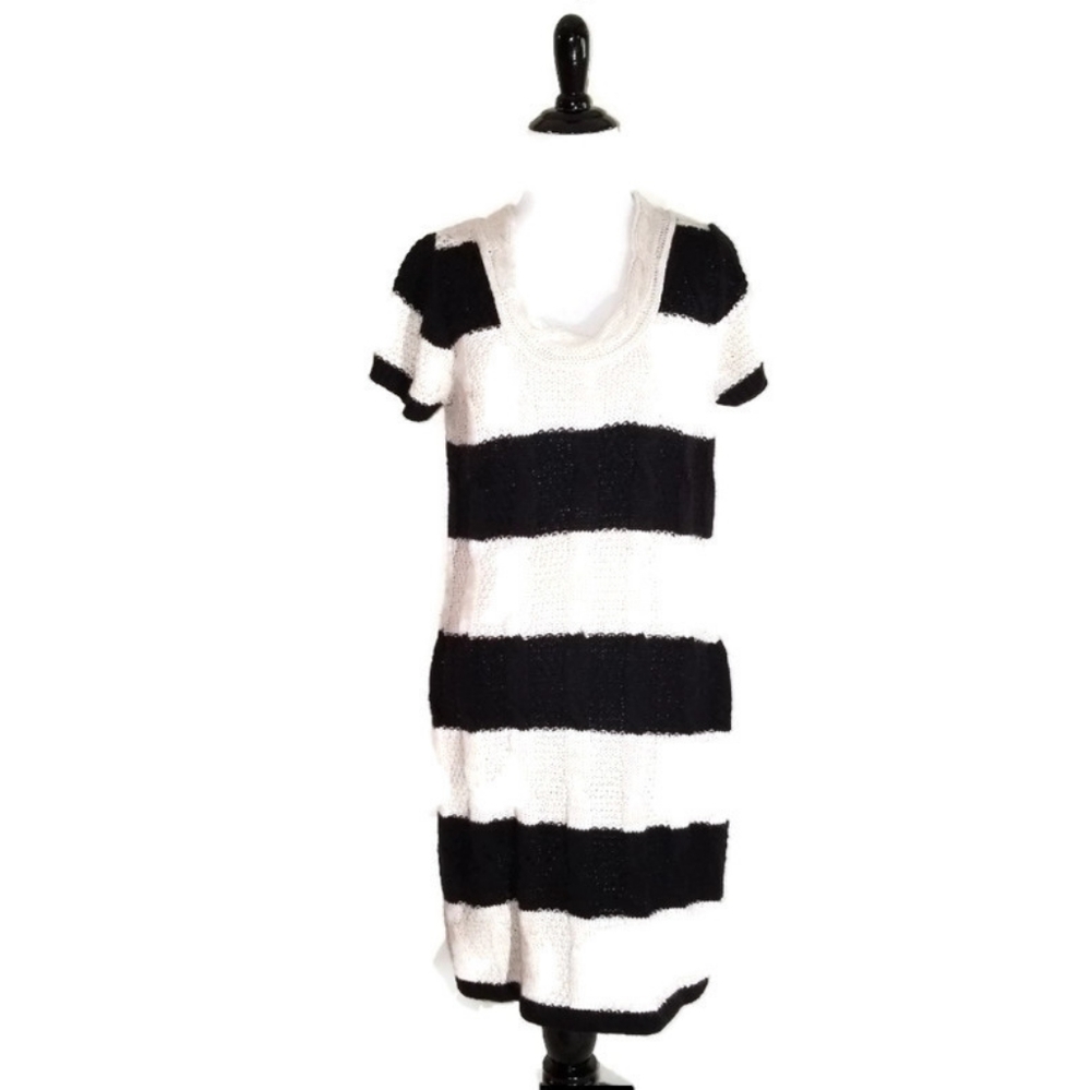 WOMEN'S SZ LARGE SWEATER DRESS BLACK AND WHITE